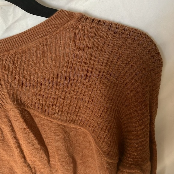 Banana Republic: Rust colored, oversized, sheer shoulders, lightweight sweater-S - Picture 14 of 16